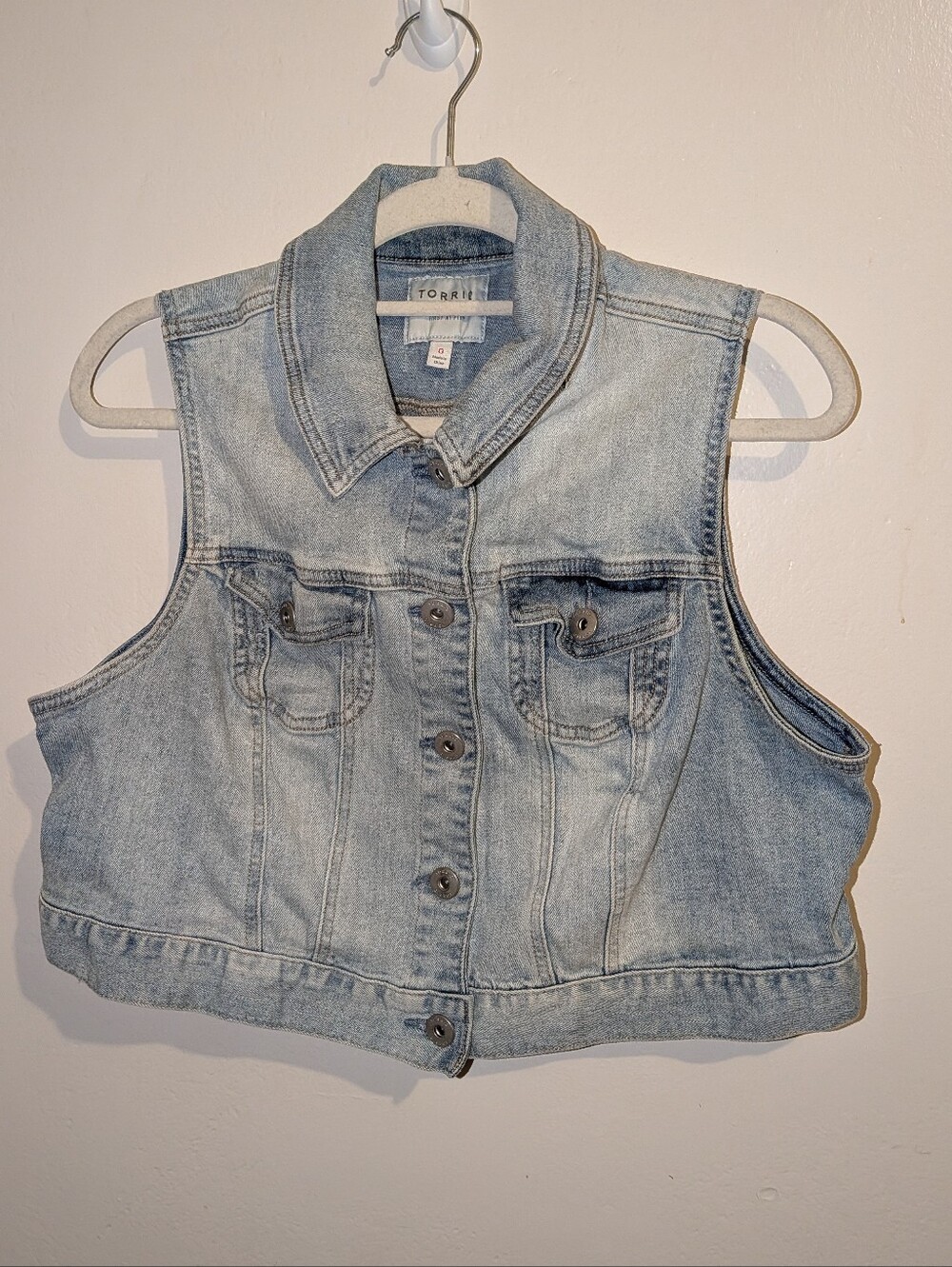 torrid Light Wash Cropped Denim Vest Size 0